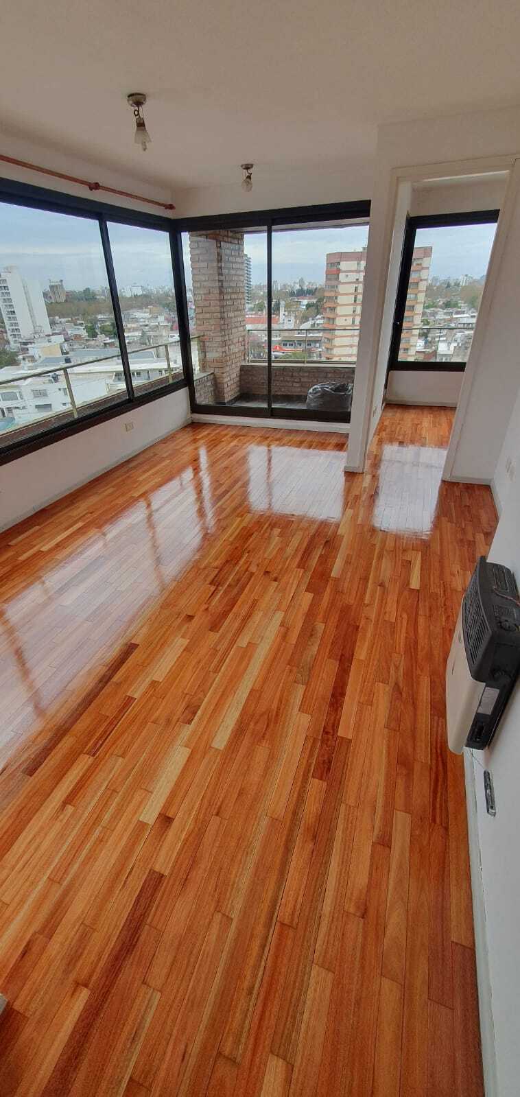Piso de madera trabajado por Cardinal Parquets - Rosario, Funes, Fisherton